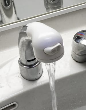 洗面シャワーの水漏れ