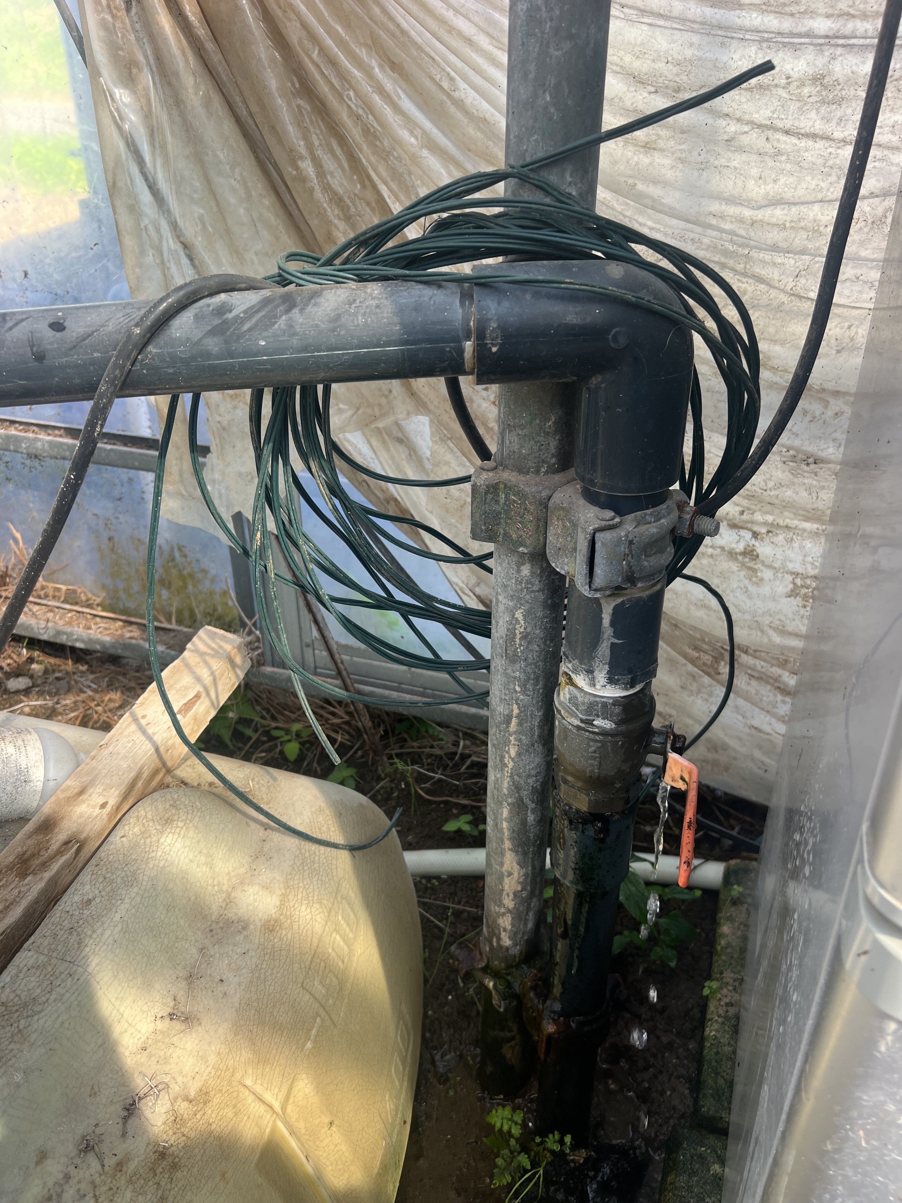 千葉県我孫子市にて給水バルブの水漏れ修理工事前写真