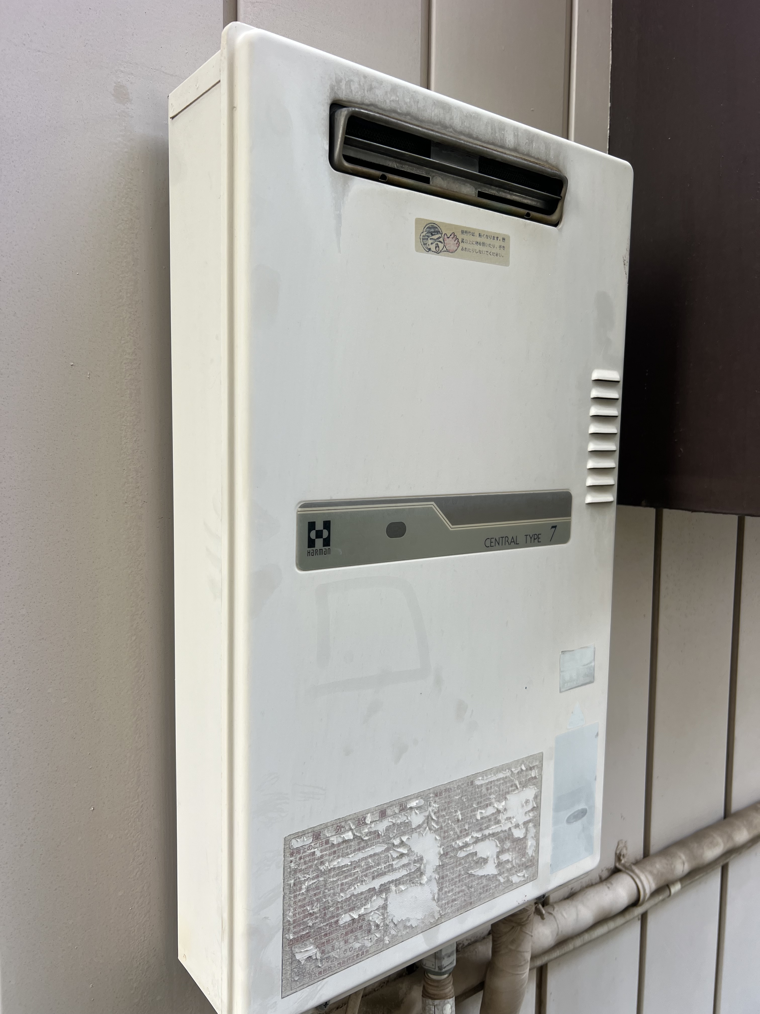 千葉県柏市にて給湯器の故障工事前写真