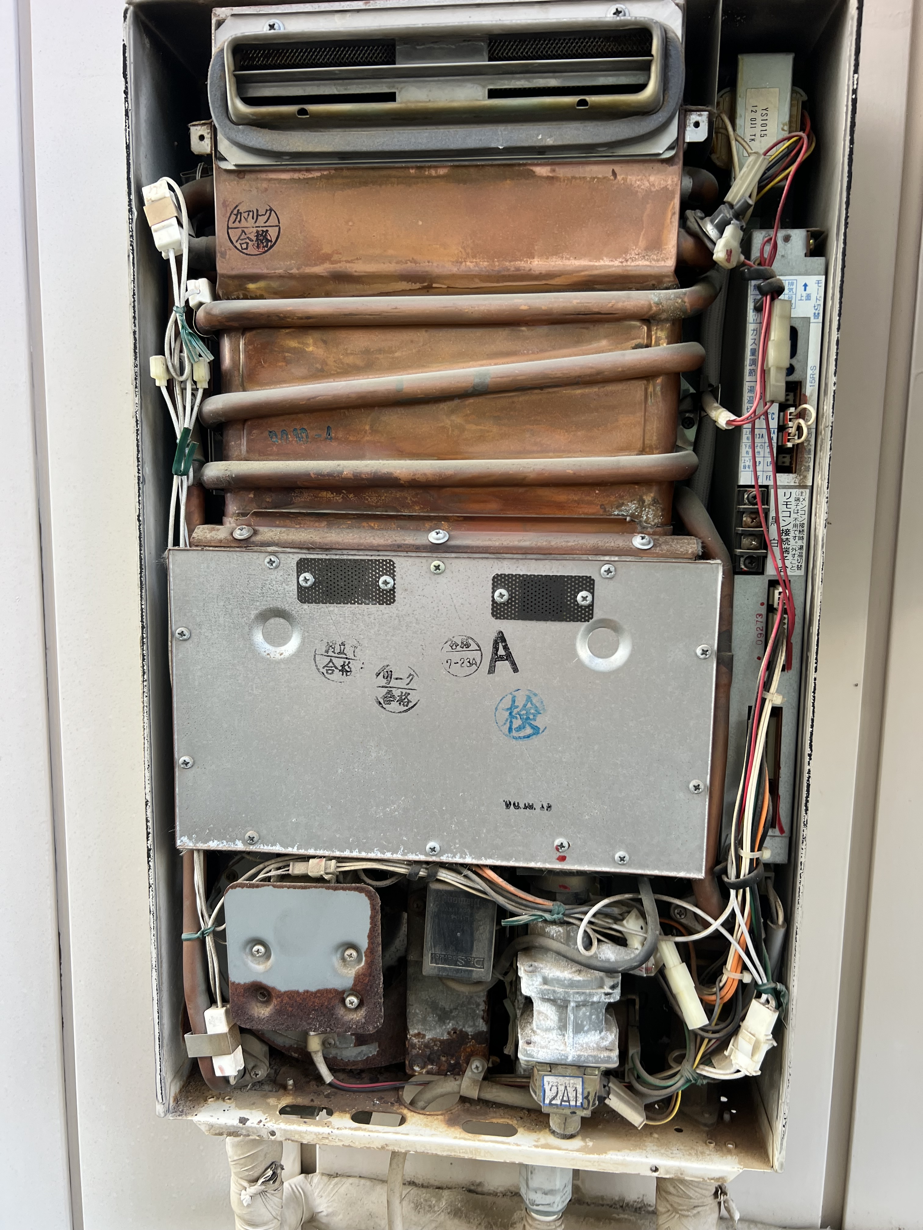 千葉県柏市にて給湯器の故障工事前写真2