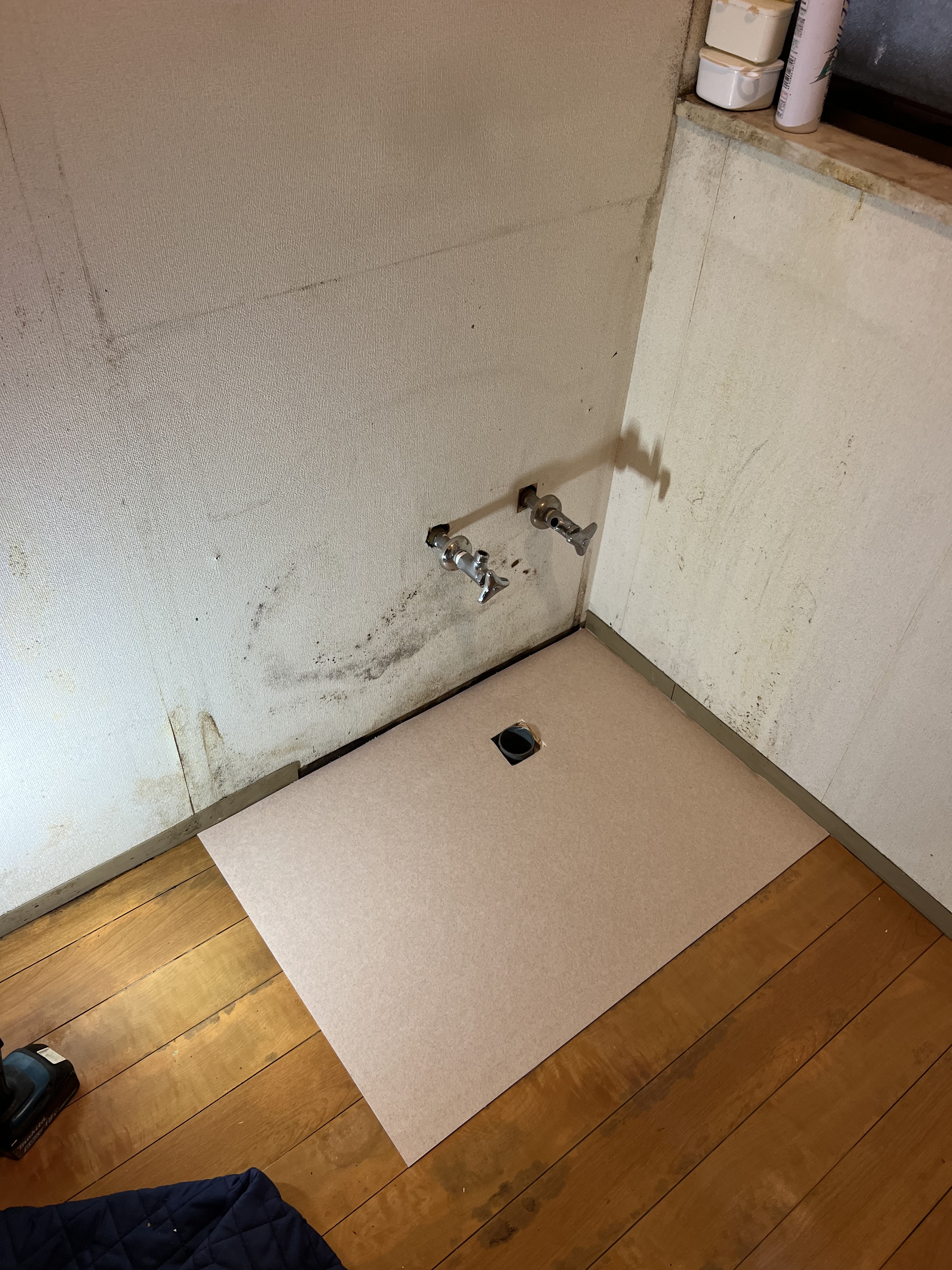 茨城県龍ケ崎市にて洗面台水漏れ修理工事イメージ01