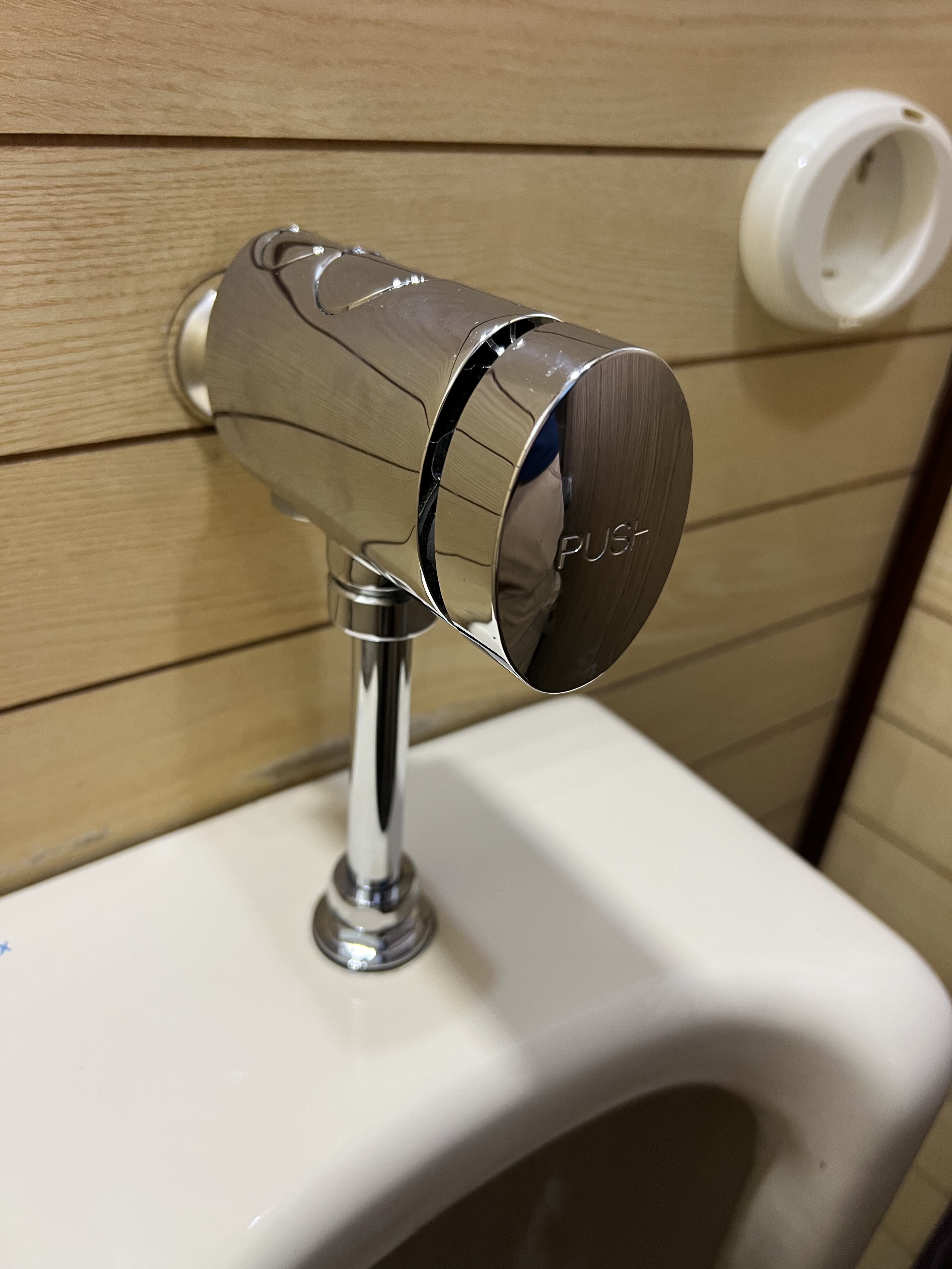 茨城県古河市にて小便器の故障修理工事後写真